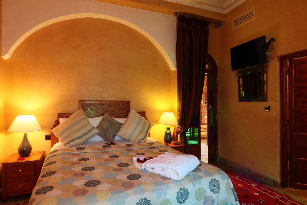 Junior Suite | In-room safe, desk, iron/ironing board (on request)