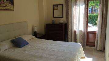 2 bedrooms, premium bedding, down duvets, in-room safe