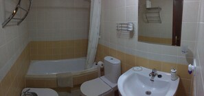 Deluxe Apartment, 2 Bedrooms, Kitchen, Ground Floor | Bathroom | Separate bathtub and shower, deep-soaking bathtub, designer toiletries