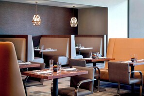 Full breakfast for a fee on weekends - Marriott Columbus OSU (Columbus)
