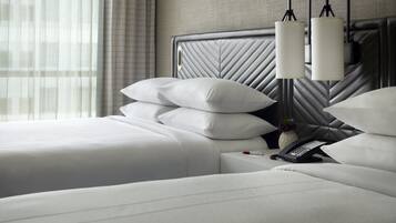 Hypo-allergenic bedding, in-room safe, desk, laptop workspace