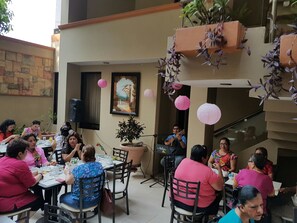Outdoor dining - Hotel San Francisco (Salina Cruz)