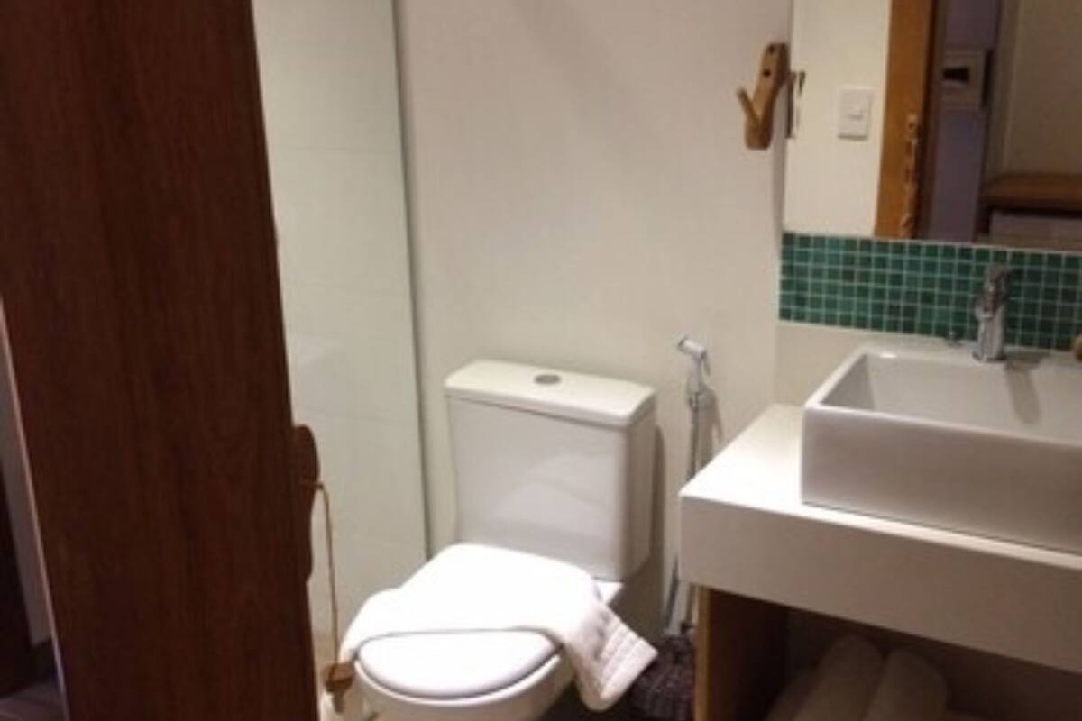 luxury double room (frente mar) | bathroom | shower, free toiletries, towels