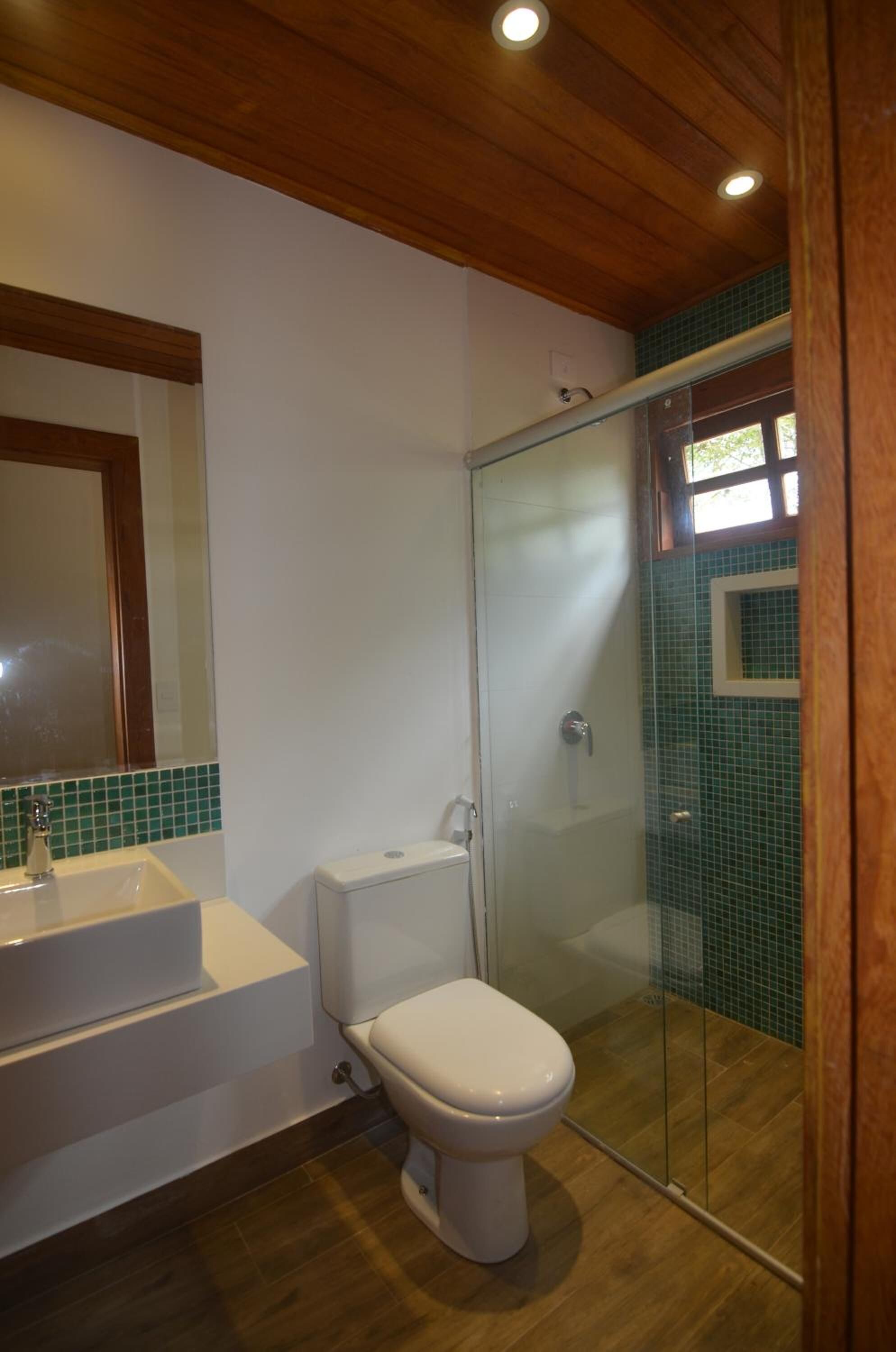 shower, free toiletries, towels