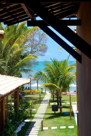 Property grounds. Ravenala Hotel