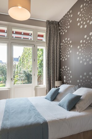 Premium Suite | Premium bedding, minibar, in-room safe, desk - Villa Odette (Deauville)