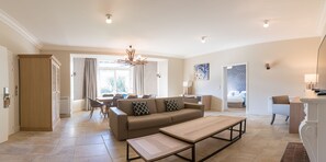 Premium Suite | Living room | Flat-screen TV - Villa Odette (Deauville)