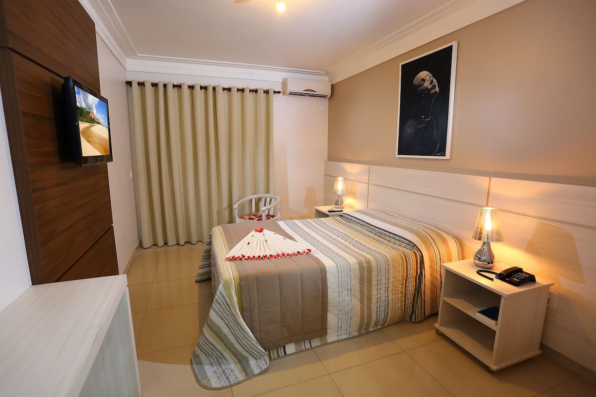 standard room | minibar, in-room safe, desk, blackout curtains