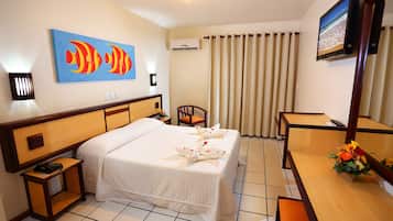 Standard Room | Minibar, in-room safe, desk, blackout drapes