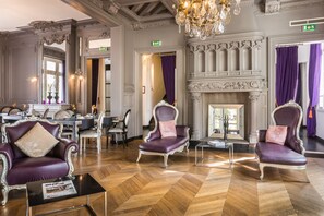 Lobby-Lounge