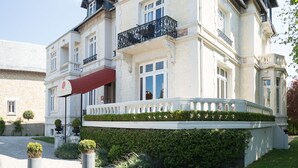 Unclassified image, 3 of 58, button - Villa 81 (Deauville)