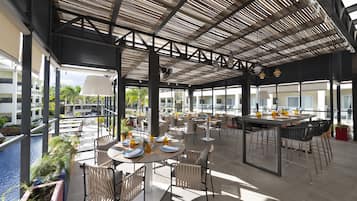 5 restaurants, breakfast, lunch, dinner served; Mediterranean cuisine