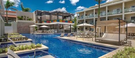 Outdoor pool, pool loungers