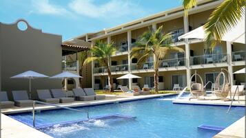 AuĂenpool, LiegestĂŒhle