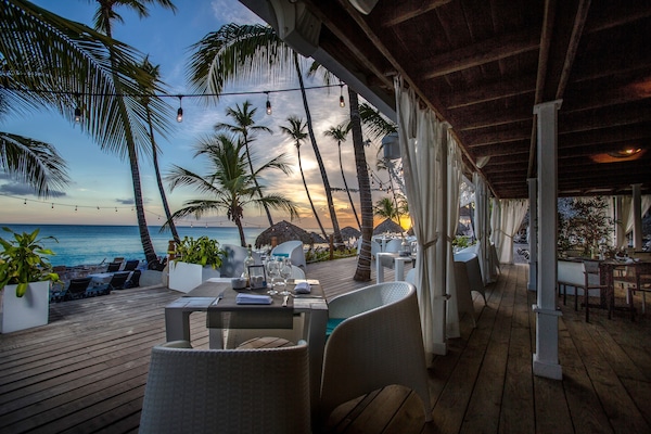 3 restaurants, breakfast, lunch, dinner served; Mediterranean cuisine