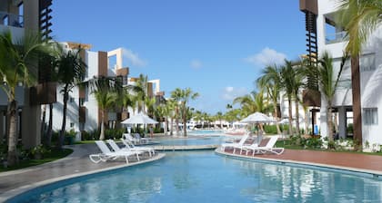 Beach Front Luxury Apartment - BlueBeach
