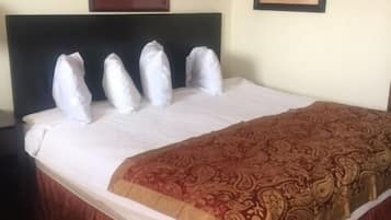 Quarto, 1 cama Queen | Roupas de cama premium, acesso grátis à internet com fio, roupa de cama