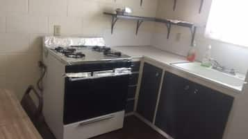 Room, Multiple Beds, Kitchenette | Private kitchenette | Fridge, microwave