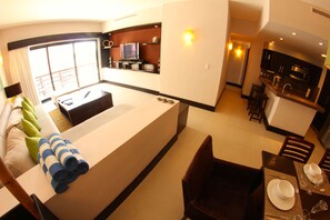 Panoramic Penthouse | Living room | 30-inch TV with cable channels - Aldea Thai by Bric (Playa del Carmen)