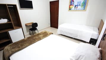 Minibar, escritorio, wifi gratis y ropa de cama
