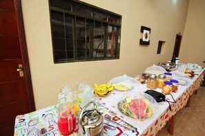 Free daily buffet breakfast  - Pousada Esmeralda Olimpia (Olímpia)