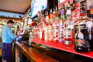 Bar (trong khuôn viên)