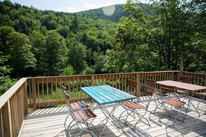 أغطية فراش متميزة ومساحة عمل للكمبيوتر المحمول وواي فاي مجانًا