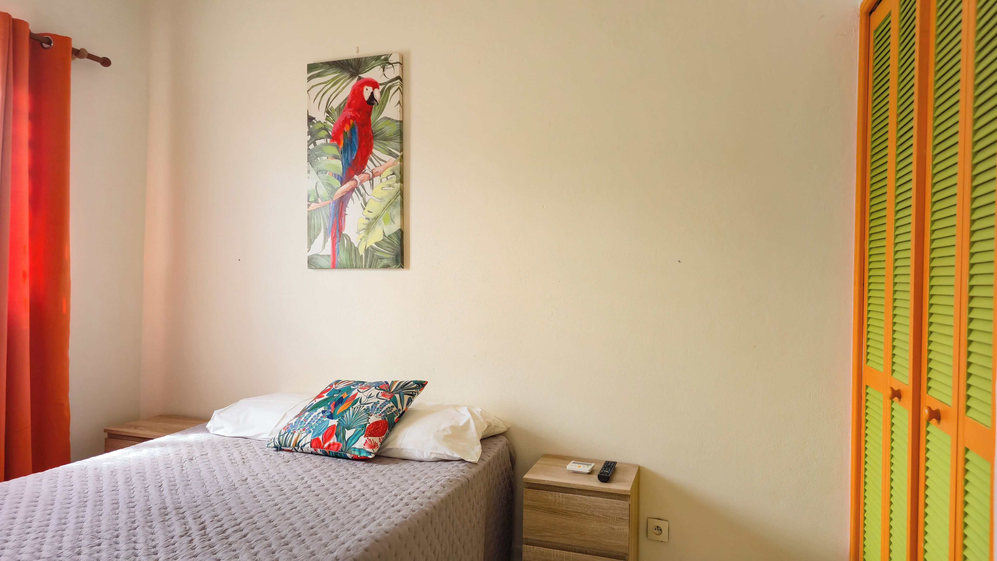 Ducha, artículos de tocador gratuitos, toallas