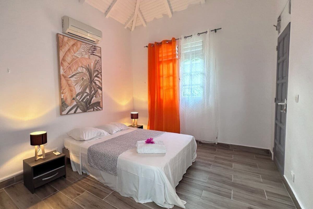 Bungalow | Iron/ironing board, cots/infant beds, free WiFi