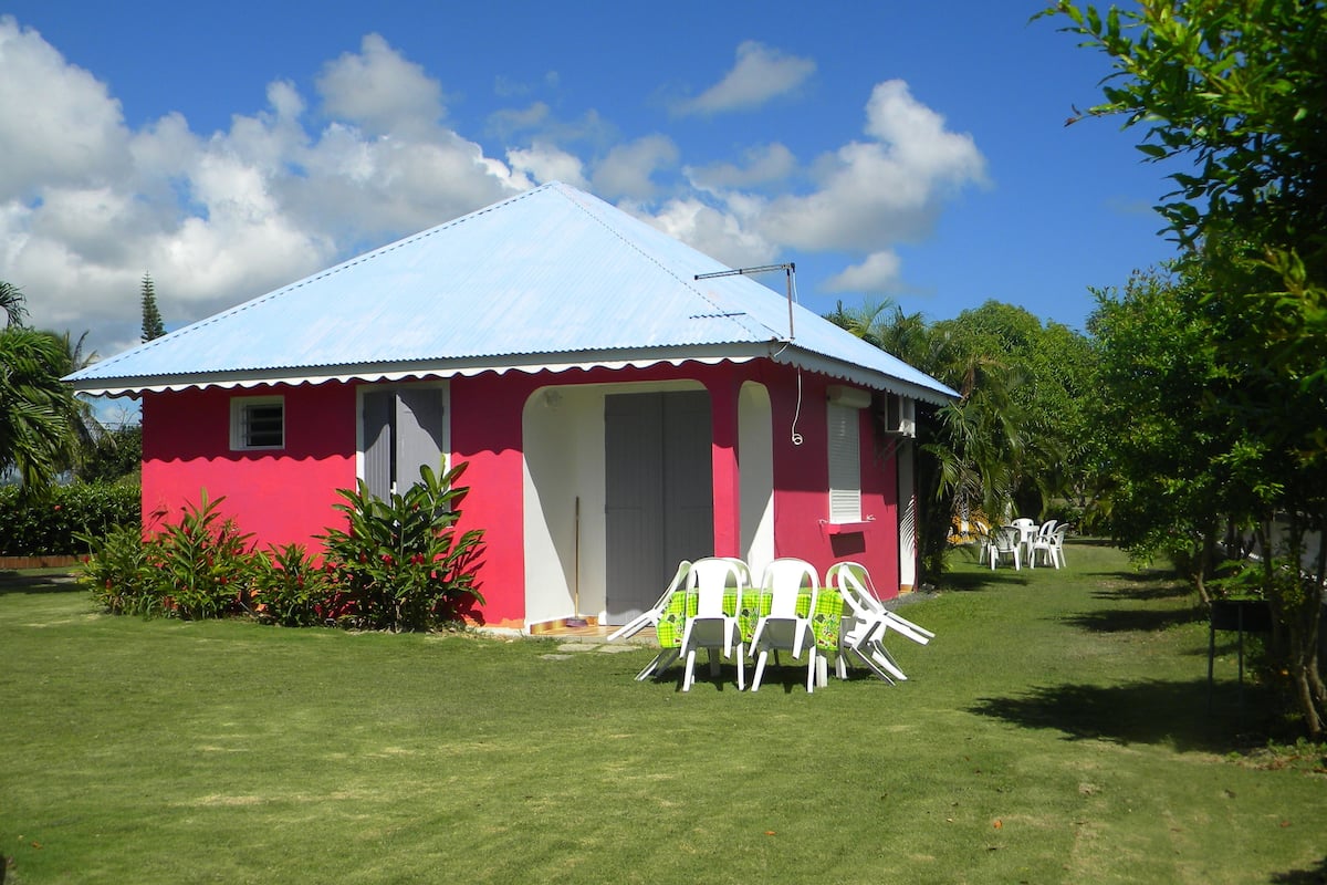 Bungalow | 3 bedrooms, iron/ironing board, cribs/infant beds, free WiFi