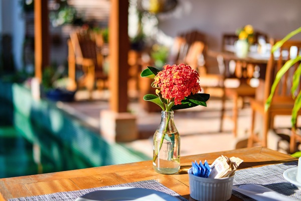 Café da manhã com buffet grátis todos os dias