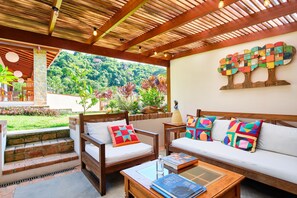 32-inch flat-screen TV with digital channels, TV, Netflix - Boutique Hotel Carpe Diem (Paraty)