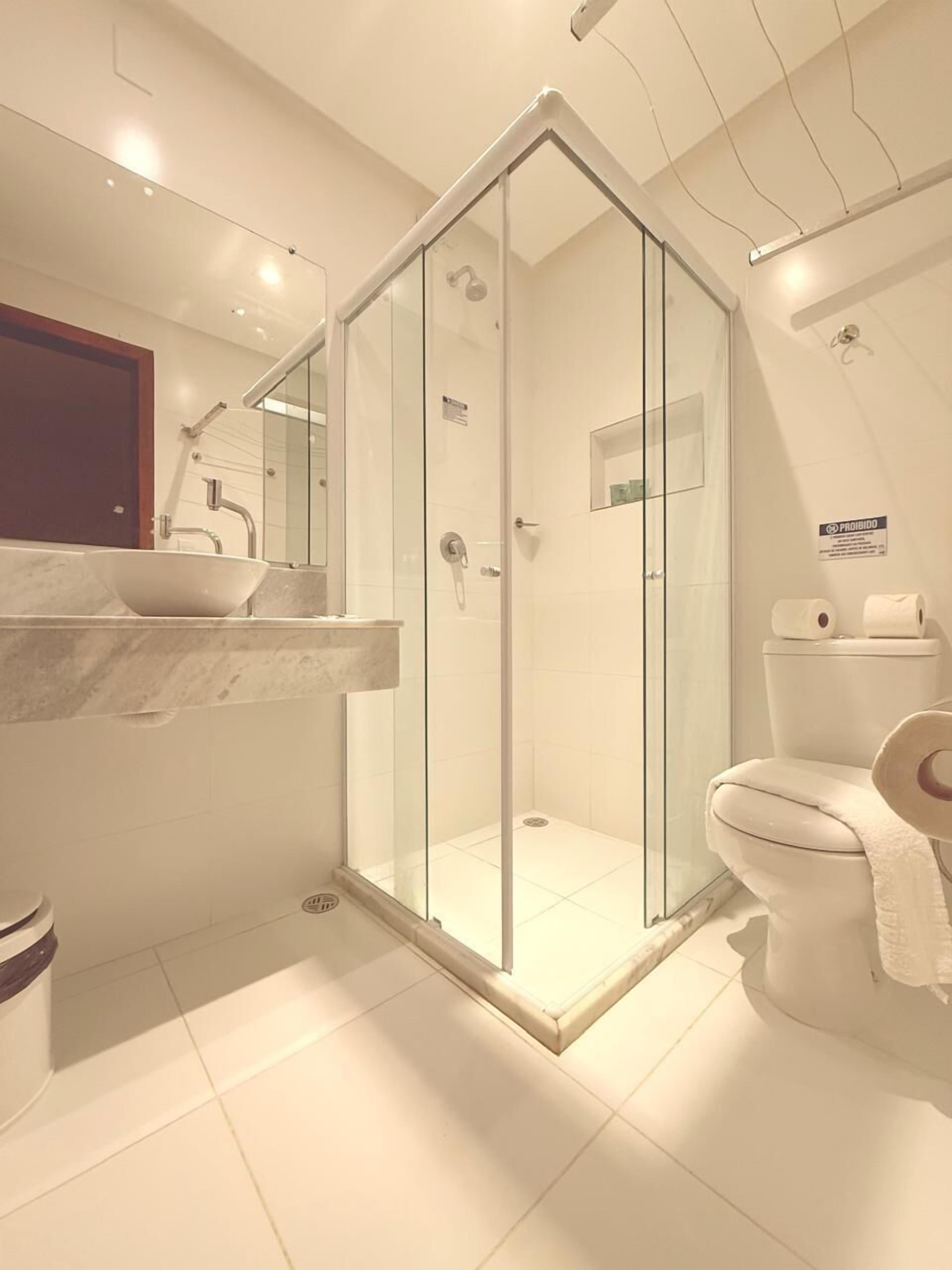 ميني بار وملاءات أسرّة