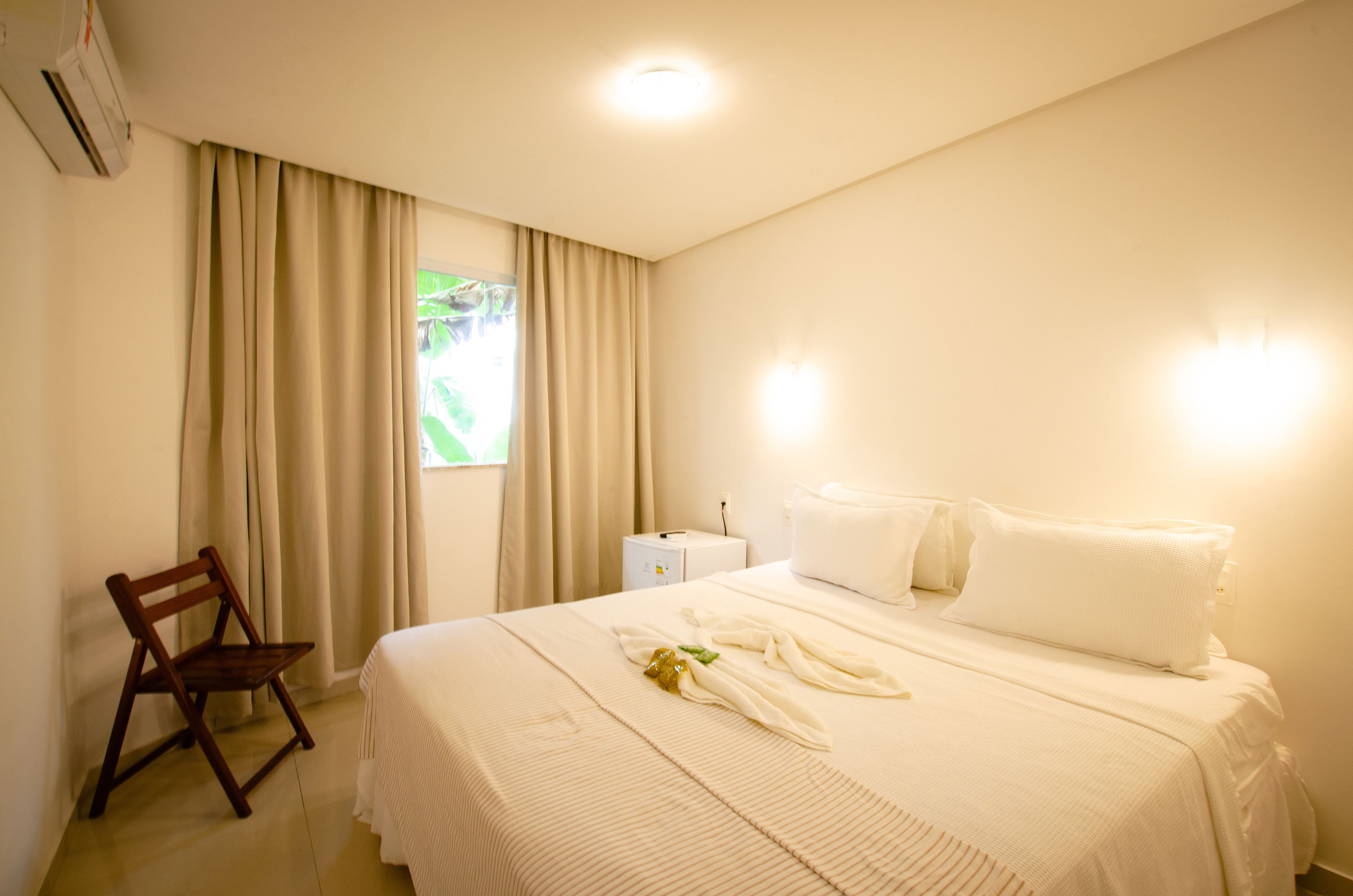 Quarto Standard King | Minibar, bed sheets