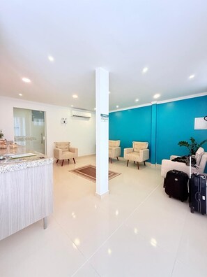 Televisor de 32 polzades amb canals per satèl·lit 