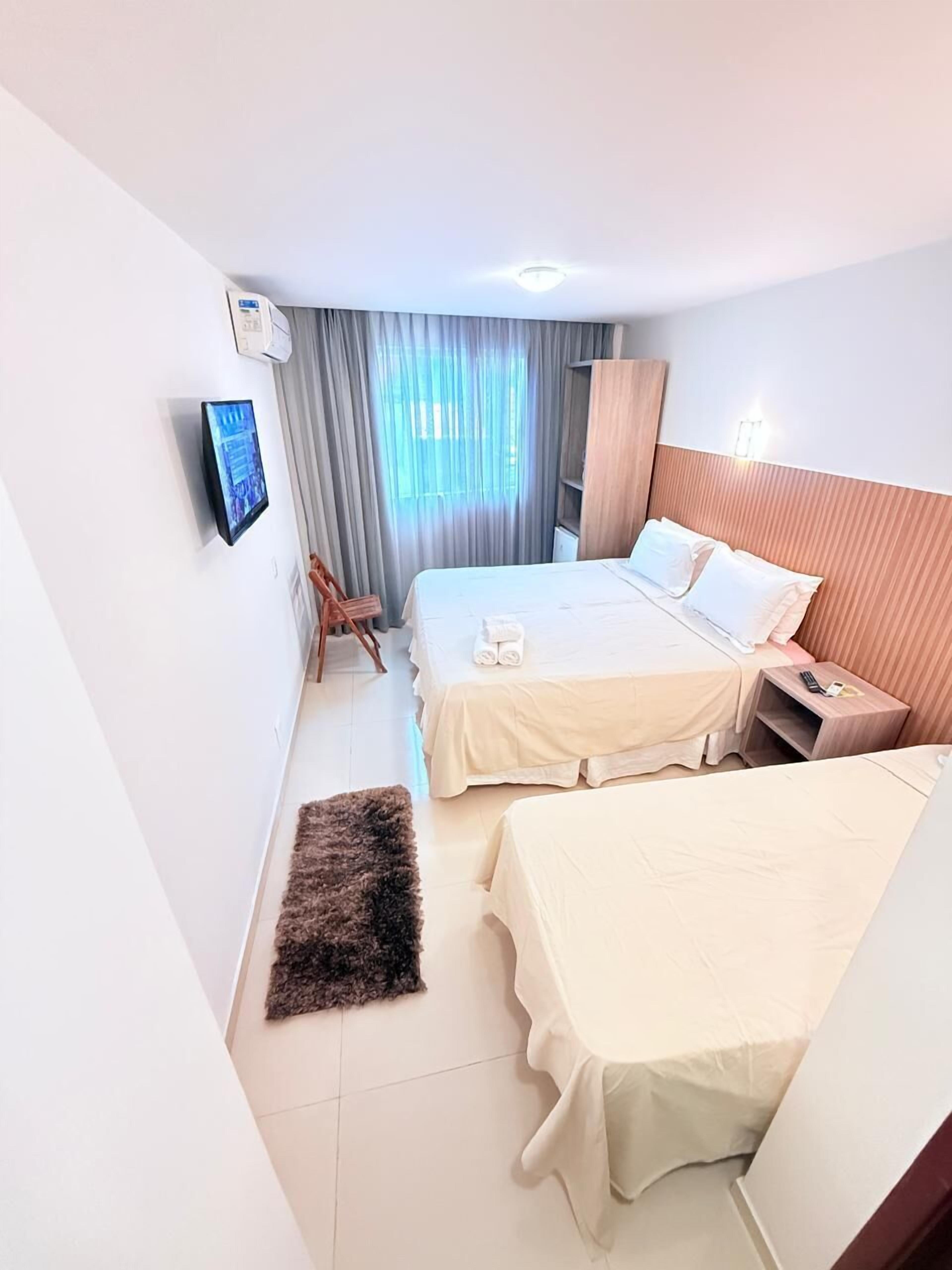 Een minibar, beddengoed