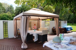 Outdoor banquet area - Silver Waters Lodge (Dairy Flat)