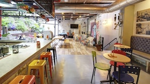 Living area - Los Patios Hostel (Medellín)
