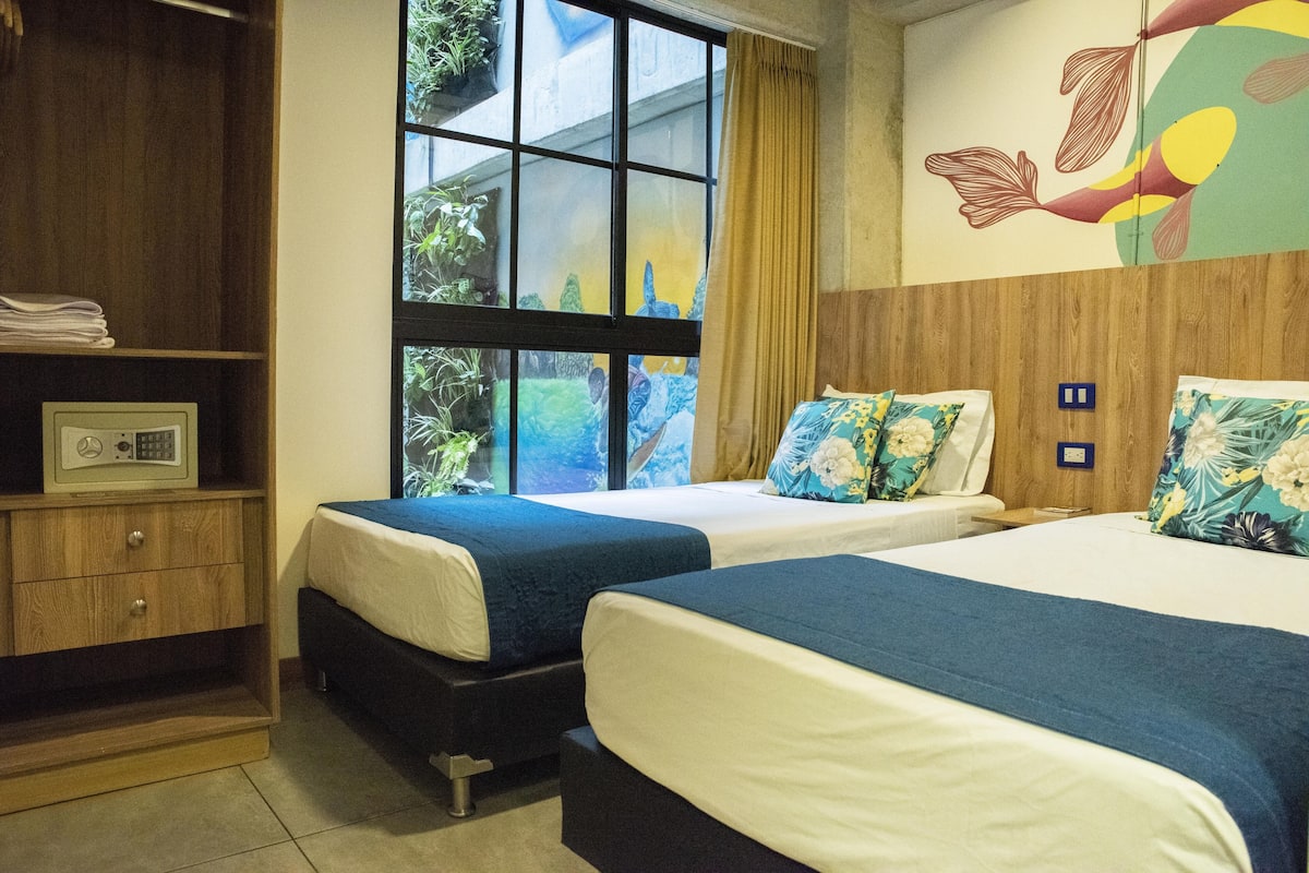 Kamar Twin Standar, 2 Tempat Tidur Twin | Setrika/meja setrika, Wi-Fi gratis, dan seprai linen
