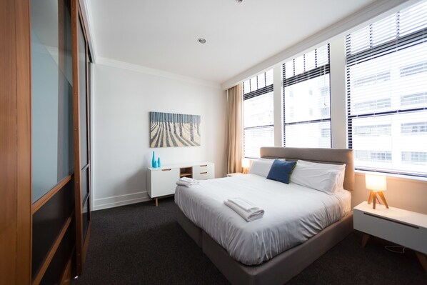 Appartement Deluxe, 1 chambre, vue ville | 1 chambre, bureau, fer et planche à repasser, Wi-Fi