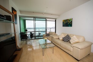 Living area - Central Harbour Views Apartment (Auckland)