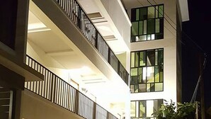 Ảnh chưa phân loại, 4 trong số 18 ảnh, nút