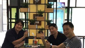 Ảnh chưa phân loại, 3 trong số 18 ảnh, nút