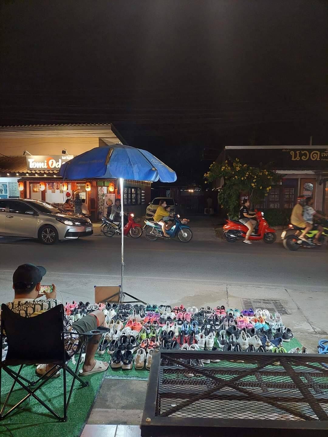 ด้านหน้าที่พัก - ตอนเย็น/กลางคืน