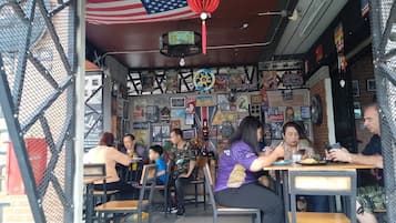 Breakfast, lunch, dinner served; Thai cuisine