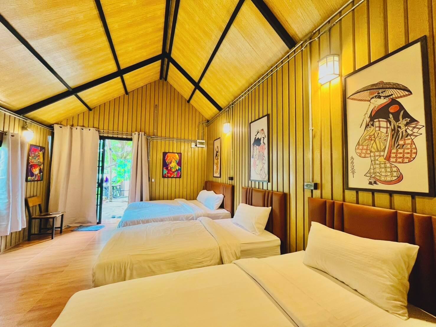 Habitación cuádruple familiar | Minibar, escritorio, wifi gratis y ropa de cama