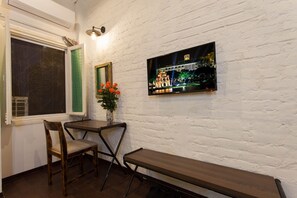 Deluxe Double or Twin Room | Peti besi dalam bilik, Wi-fi percuma, cadar katil 