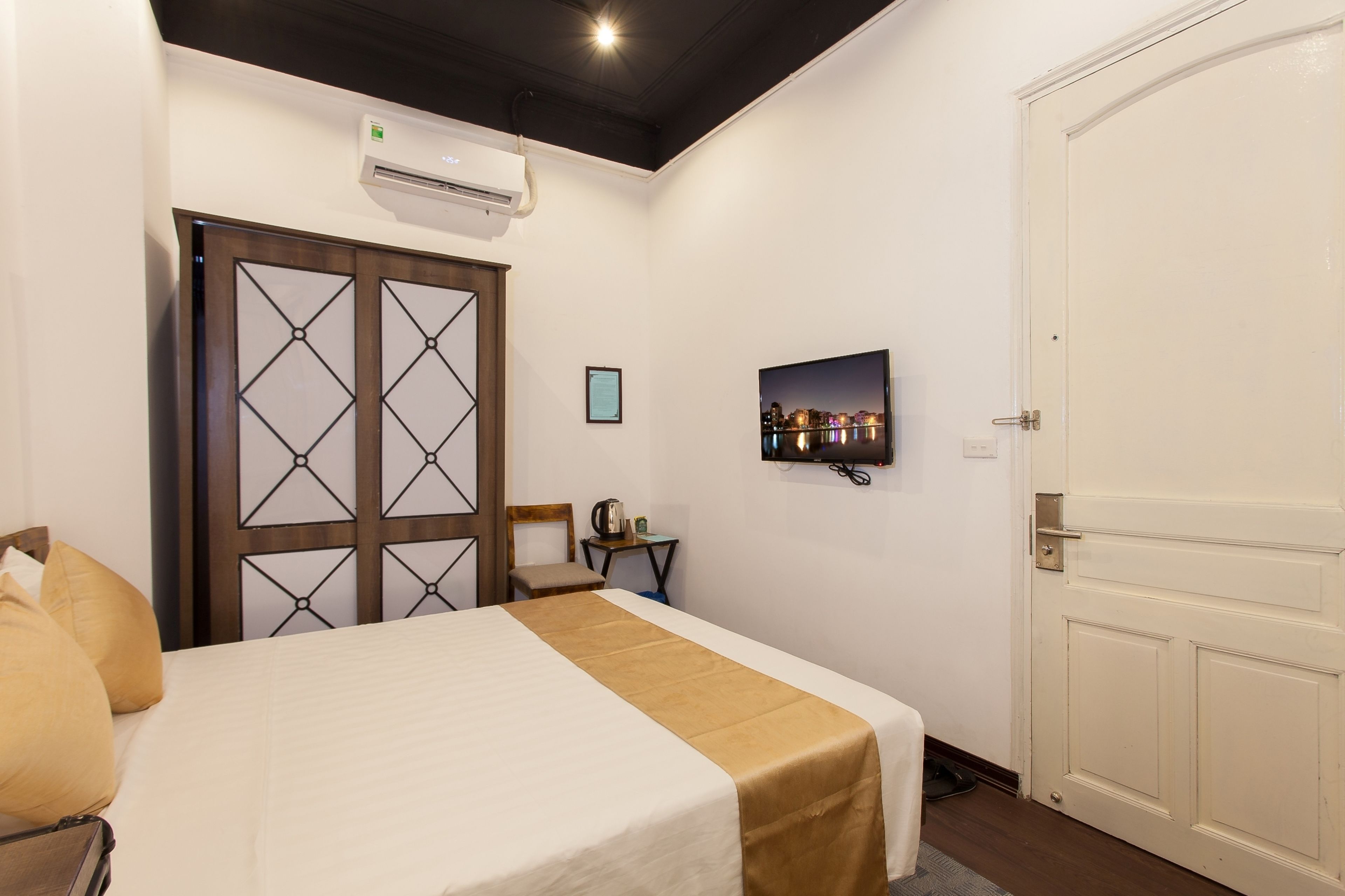 superior double room | 1 bedroom, in-room safe, free wifi, bed sheets
