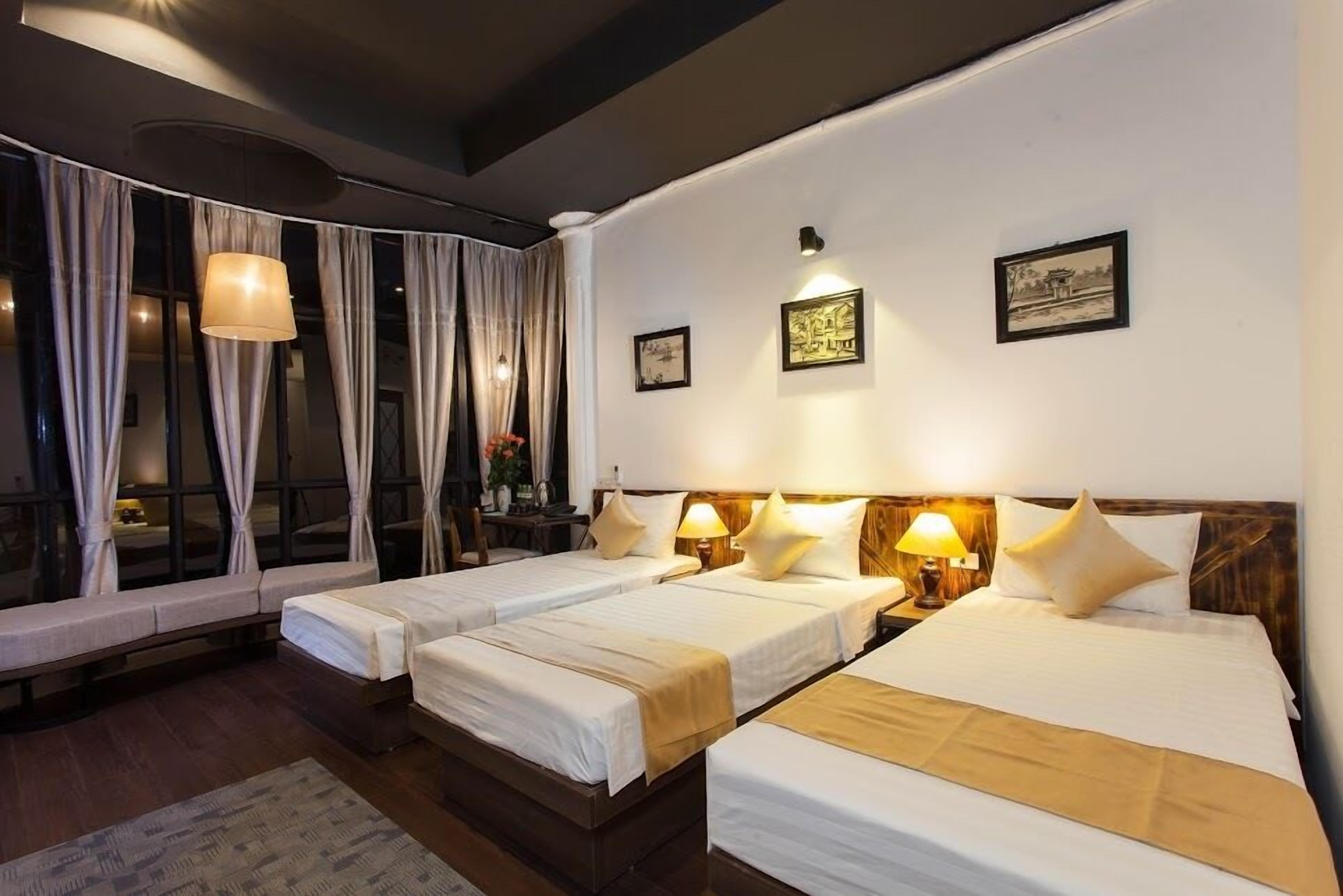 luxury triple room | 1 bedroom, in-room safe, free wifi, bed sheets