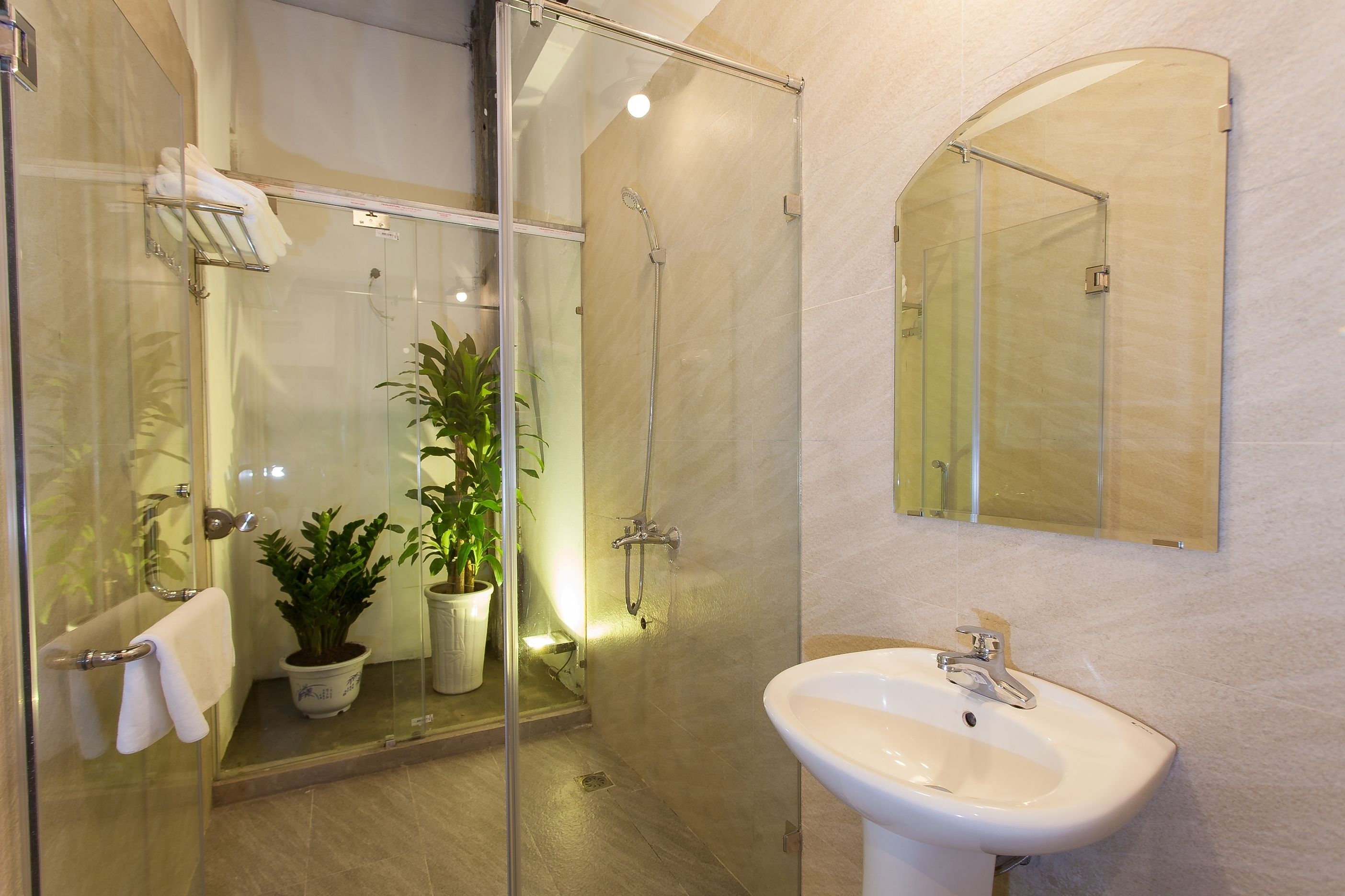 superior double room | bathroom | free toiletries, hair dryer, towels